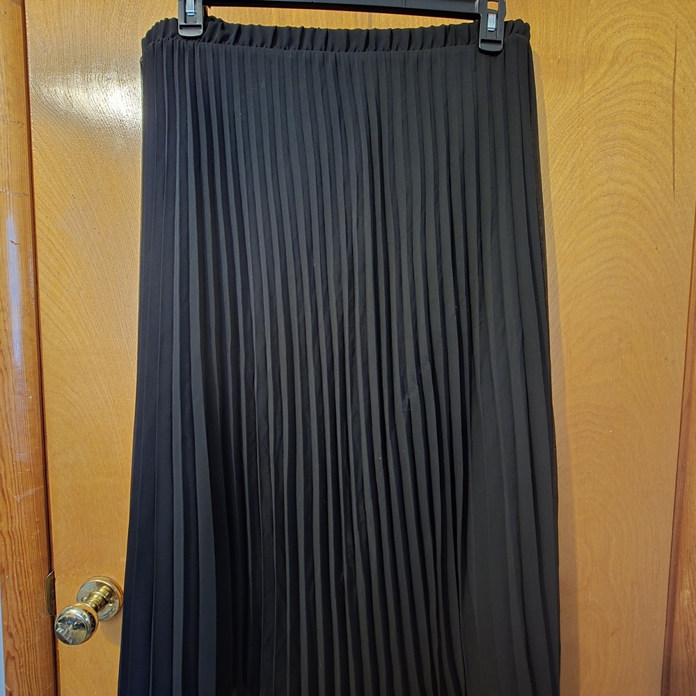 Vince Camuto Black A-Line Pleated Skirt